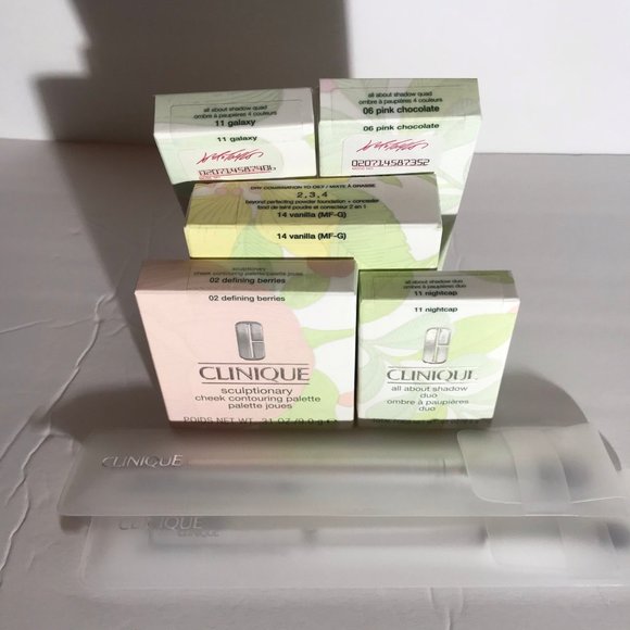 Clinique Makeup Set with 2 Eyeshadow Brushes. NIB. - Picture 2 of 8